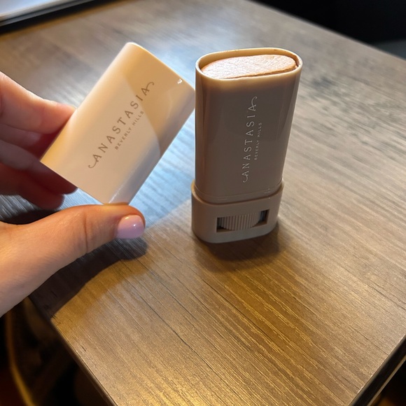 ANASTASIA Beauty Balm Serum Boosted Skin Tint color: 4 - Picture 2 of 4